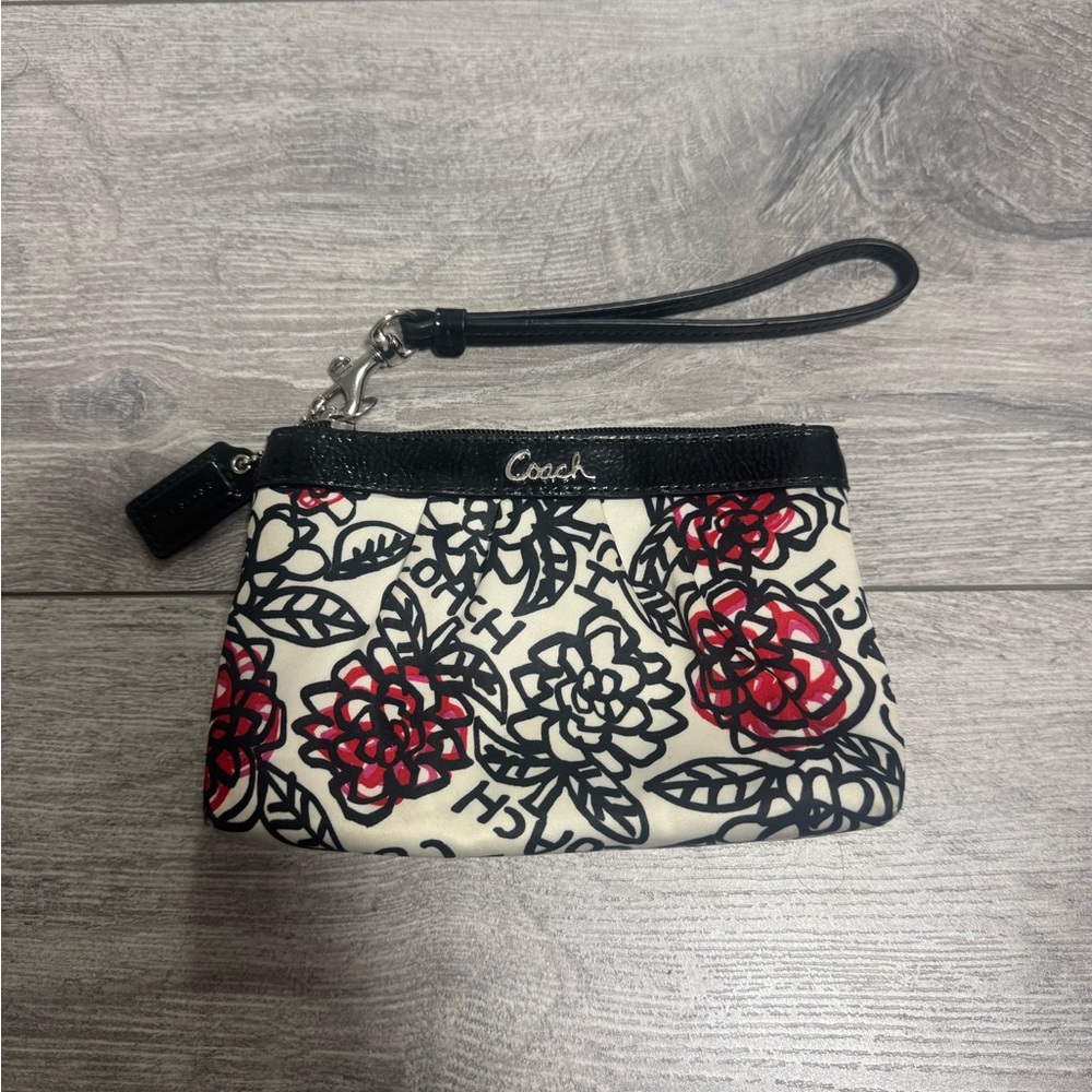 Beautiful vintage rare COACH wrislet